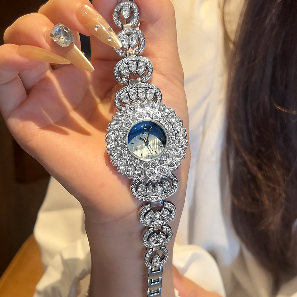 UTHAI CQ443 Fashionable Luxury - مراجعة Luxury Watch Moon Phase وسعره