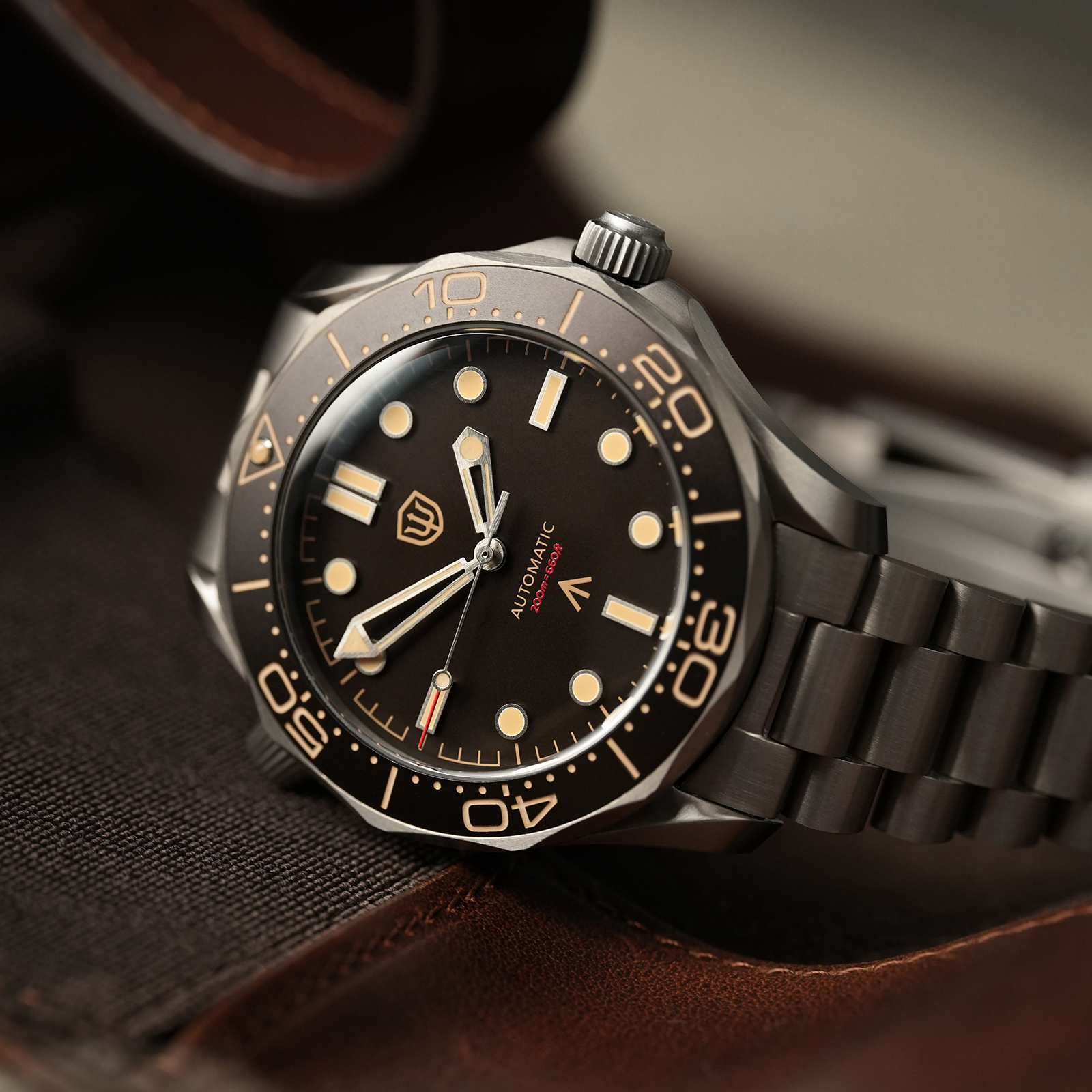 Watchdives WD007 V4 NTTD Mecha - مراجعة Luxury Watch And Bracelet وسعره