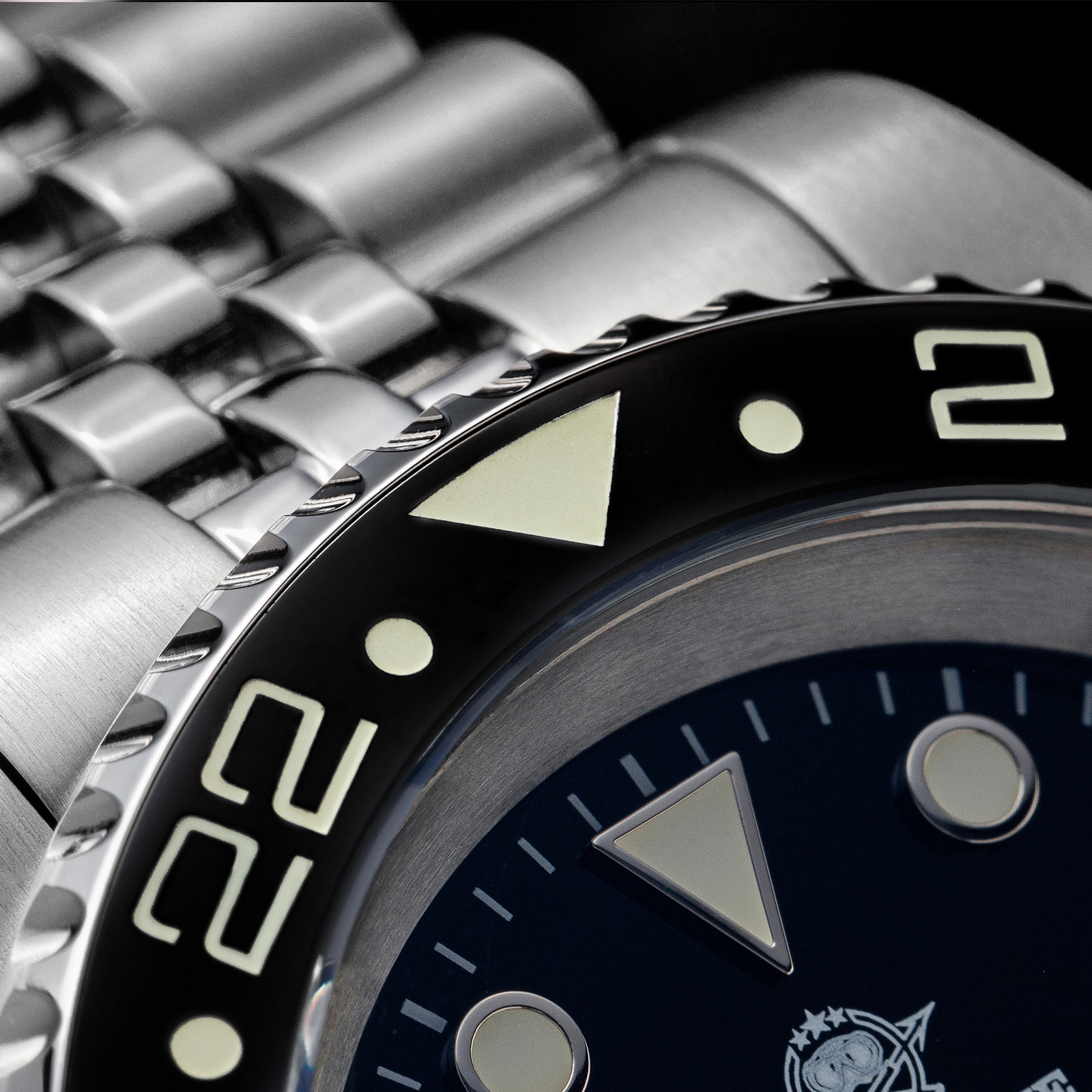 ADDIESDIVE AD2050 Luxury GMT W - مراجعة Luxury Watch German وسعره