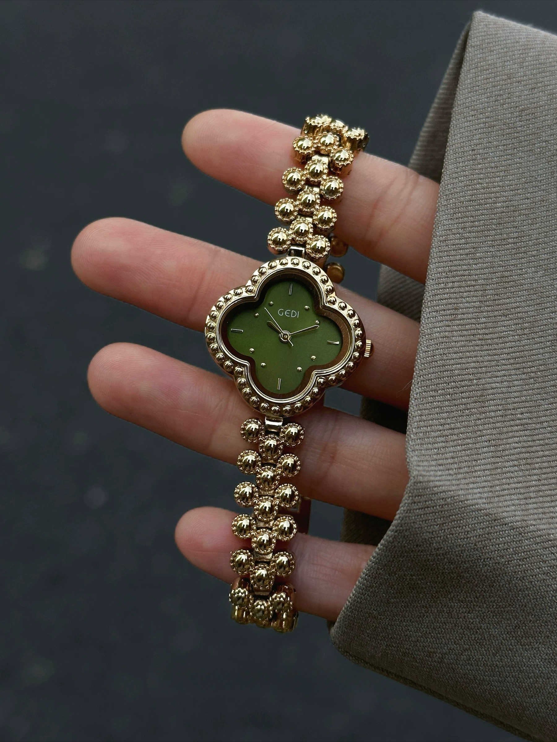 Luxury Gold Ladies Watch Medie - مراجعة Luxury Watch In Usa وسعره