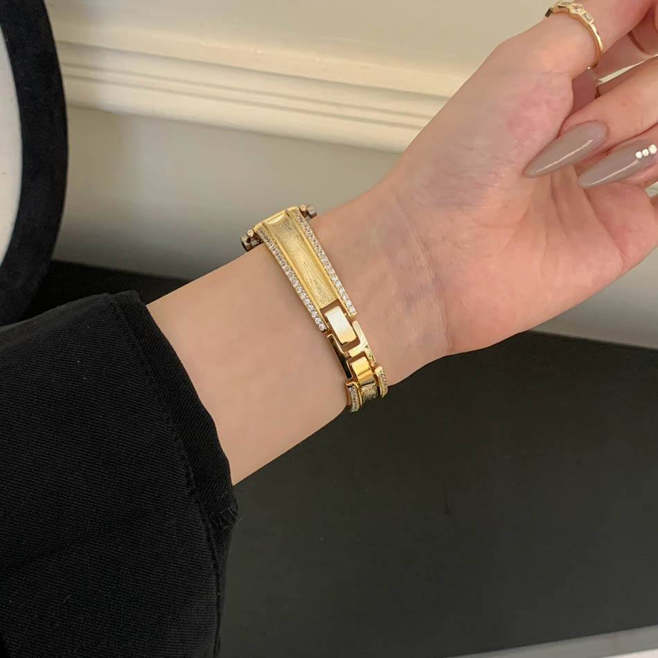 Women Luxury French Style Band - مراجعة Luxury Watch German وسعره